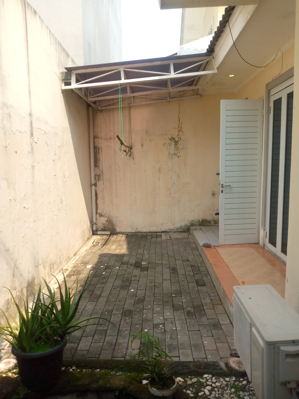 Rumah Dijual Semi Furnished di Cluster Hawaii Deltamas